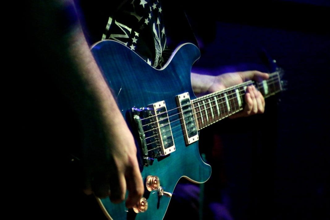 guitarra-azul