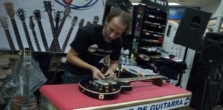 luthier_regulando_baixo
