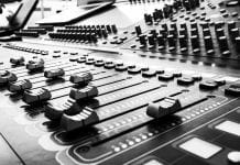 Acústica do home studio: como avaliar sua sala? mesa-de-som-para-home-studio
