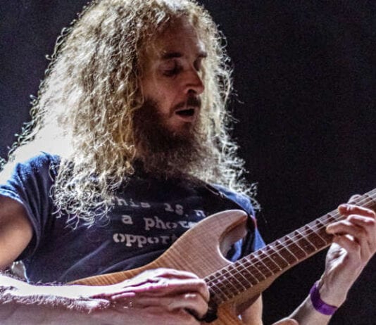 guitarrista-guthrie-govan